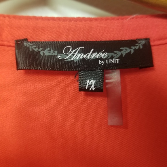 ANDREE Embroidered Sharkbite Tunic Roll Sleeves - Picture 7 of 8